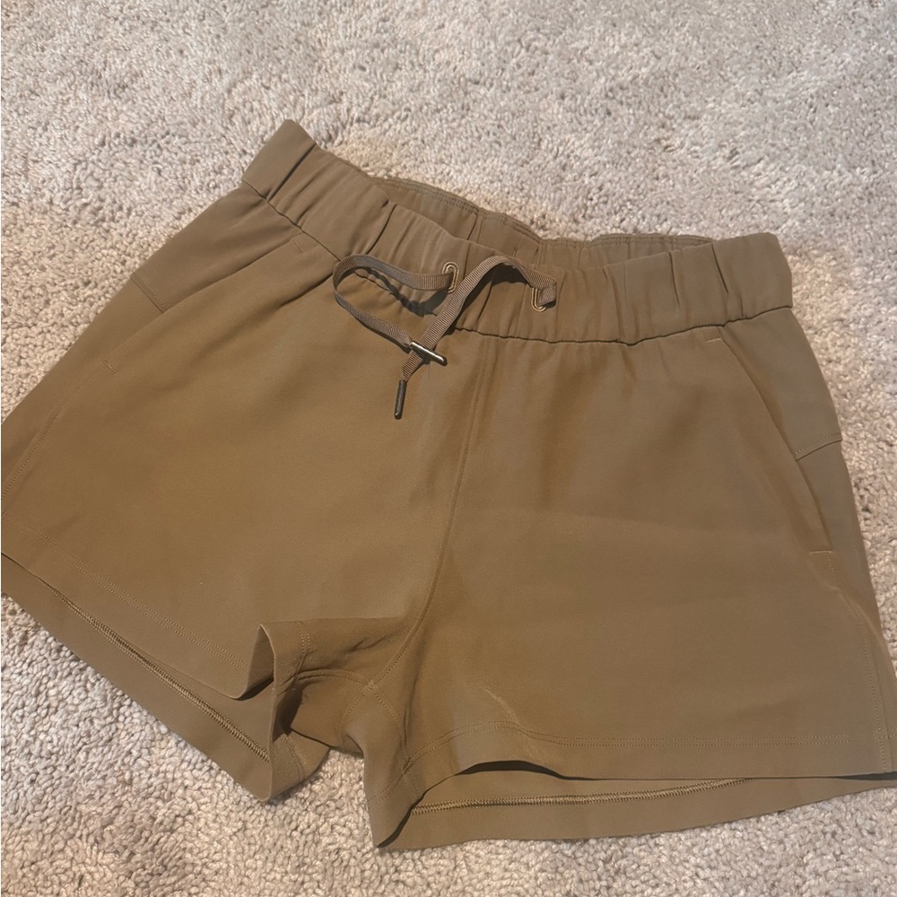 Lululemon women’s khaki shorts